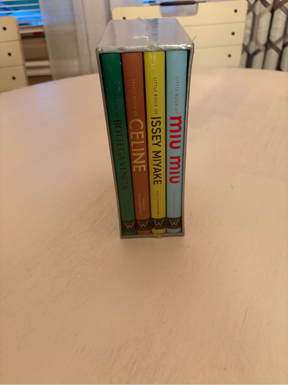 The Cult Collection Little Guides to Style Box Set - Silver & Neon Yellow - Picture 2 of 4